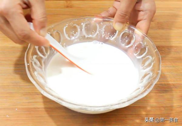 把豆腐乳捲到花捲裡,沒想到這麼好吃,鬆軟又勁道,比包子還香 把豆腐乳捲到花捲裡,沒想到這麼好吃,鬆軟又勁道,比包子還香