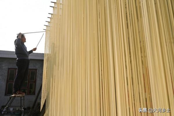 農村夫婦靠手藝致富，在城裡買房後仍不敢休息，說還有願望未實現