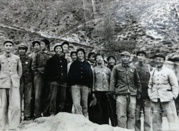 難忘賀蘭山軍馬場女青年牧馬班的如歌歲月