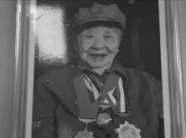 她是108歲的女紅軍，帶弟弟走完長征，開國上將夫人對其感念終生