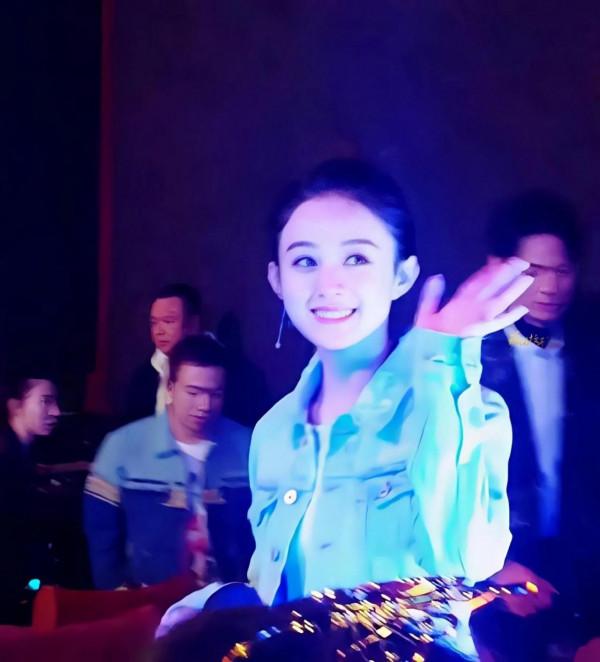 趙麗穎這樣的燈光也能這麼美，果然是顏值高無所畏懼啊