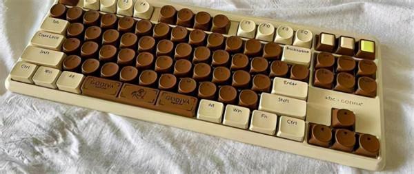 厭倦了千篇一律的遊戲鍵盤?來看看這個文藝範的機械鍵盤吧 厭倦了千篇一律的遊戲鍵盤?來看看這個文藝範的機械鍵盤吧