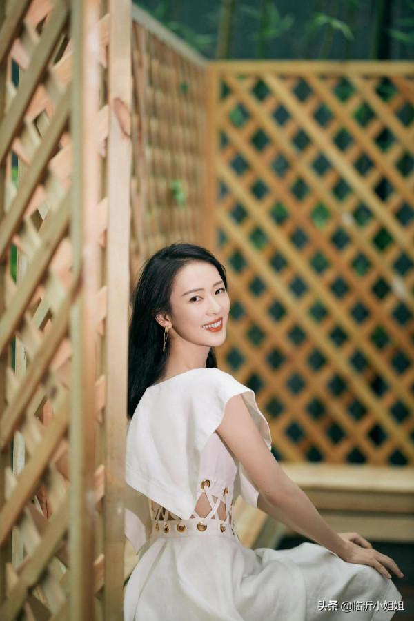 童瑤，高貴典雅的氣質女神，唯美知性，成熟自信的魅力女性