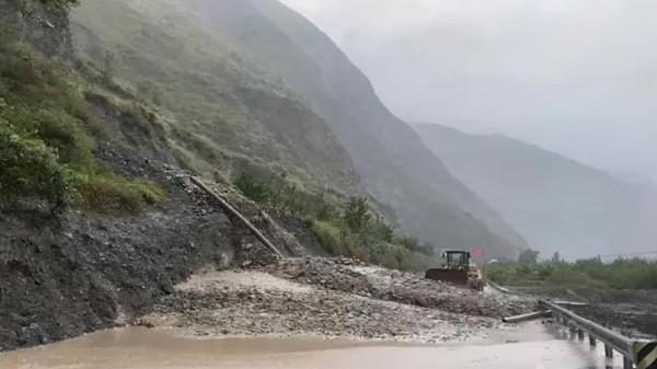 80億鑿穿喜馬拉雅山,印度開始慌了,中尼鐵路究竟有何秘密 80億鑿穿喜馬拉雅山,印度開始慌了,中尼鐵路究竟有何秘密