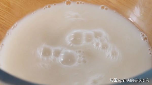 家常蔥油花捲，不用提前發酵，現做現吃，鬆軟又嚼勁，蔥香濃郁