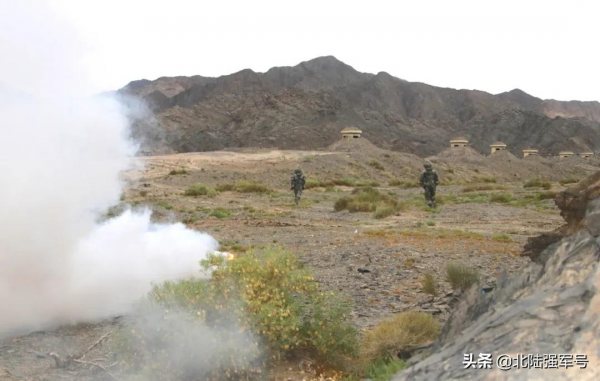 ​深入“虎穴”察敵情，看這名偵察兵是怎樣做到的……