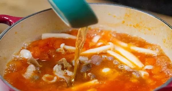 番茄肥牛煲，酸爽開胃，關鍵簡單易學，家人都愛喝