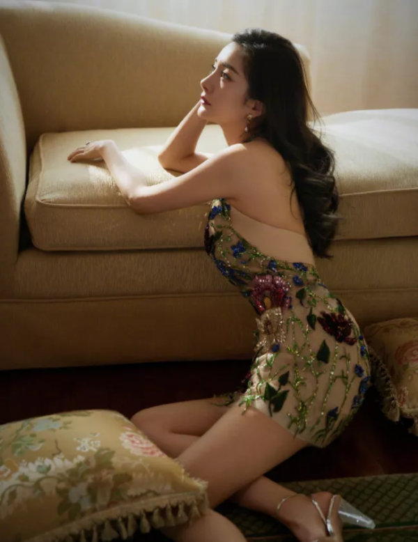 春晚女星大比美：馬凡舒、關曉彤驚豔，王鷗出其不意，被楊冪媚到