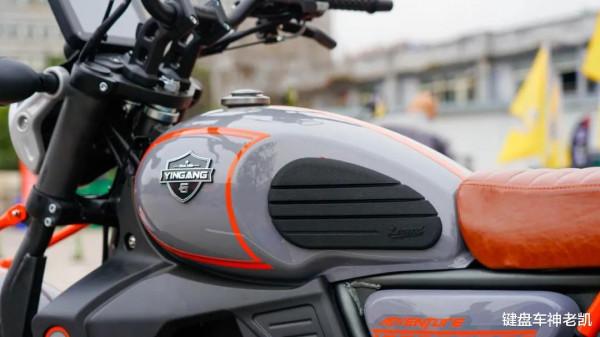 銀鋼2022年首款新車SUV 500亮相，還是擅長的&OpenCurlyDoubleQuote;挎子&rdquo;邊三輪摩托