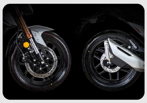 KPS150前後碟剎，15L大油箱，單缸水冷發動機，售價1萬左右