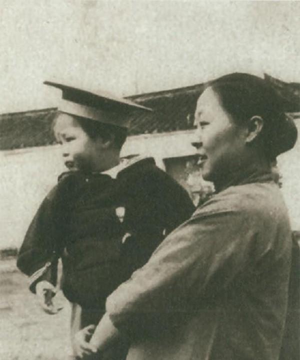 葉聖陶和胡墨林：姐弟戀到夫妻情深，妻子去世後，他獨身度日30年