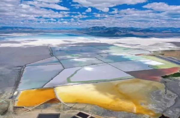 西藏唯一粉色鹽湖，人少景美免門票！比青海茶卡還大兩倍