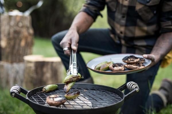 一口鑄鐵製成的烤箱，是靠什麼魅力流傳百年呢？