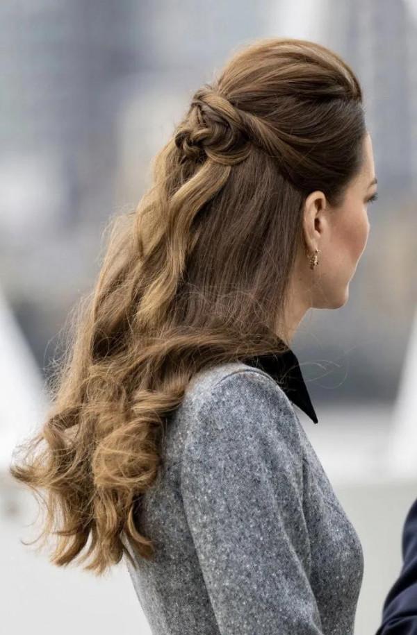 凱特與公婆出聯合公務，三人同框其樂融融，這樣的兩代聯動誰不愛