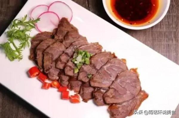 白酒瓶身帶有“1個記號”的,都是酒精勾兌酒,包裝再好也別要 白酒瓶身帶有“1個記號”的,都是酒精勾兌酒,包裝再好也別要