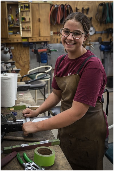 她的作品有點萌——記12歲的澳大利亞女刀匠萊拉·哈達德 她的作品有點萌——記12歲的澳大利亞女刀匠萊拉·哈達德