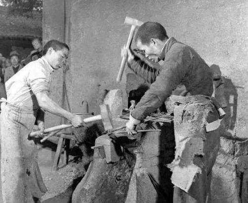 1952年，一鐵匠帶著一封信走進了中南海，毛主席：你應該早些來的