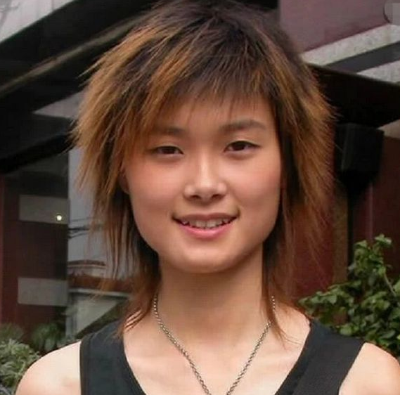 還記得那些年的超女嗎？她紅到現在無人超越，她卻淪為計程車司機