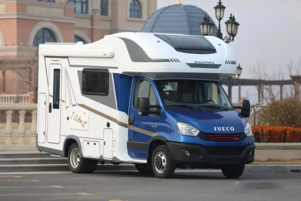 超大投影秒變家庭影院:寬大V8 plus 實用兼具高顏值 大家庭舒心選擇 超大投影秒變家庭影院:寬大V8 plus 實用兼具高顏值 大家庭舒心選擇