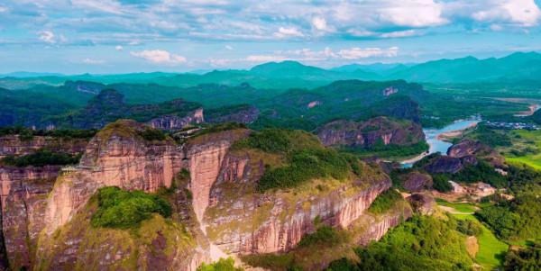 道家天師後人聚集的村落，村中全年無蚊子，當地人很長壽