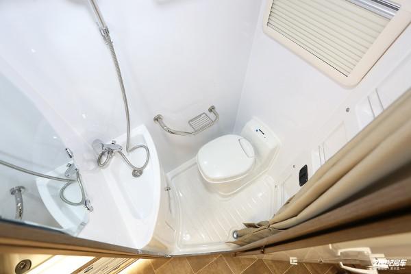 外觀辨識度高,內部佈局合理!實拍拓銳斯特海王星1號房車 外觀辨識度高,內部佈局合理!實拍拓銳斯特海王星1號房車