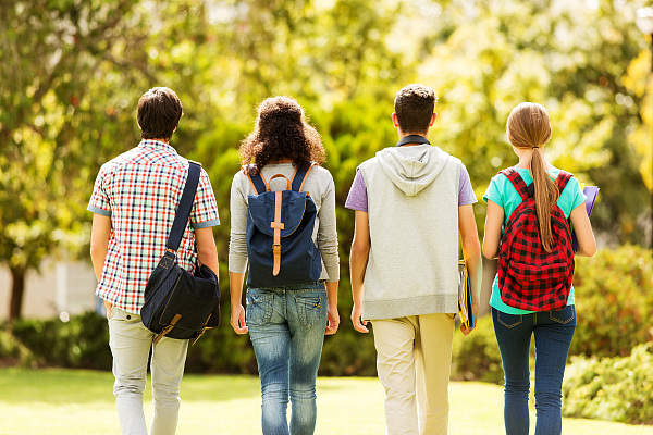 杭州工薪家庭每年花費近百萬供孩子出國留學，媽媽不勝感慨：我從來不考慮投入產出，不能考慮值不值得