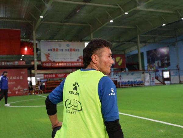 再戰日本男足，李霄鵬是否應當招入努爾飛腿？就是那個網紅