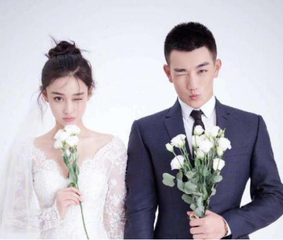 軍嫂張馨予曬片場殺青照，穿防爆背心帥氣颯爽，網友：女版何捷