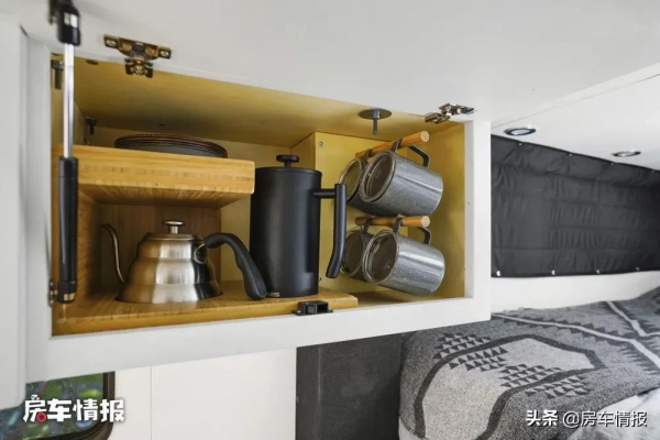 福特新款房車來啦!配3.5T+10AT動力強悍,車門設計特別像裝甲車 福特新款房車來啦!配3.5T+10AT動力強悍,車門設計特別像裝甲車