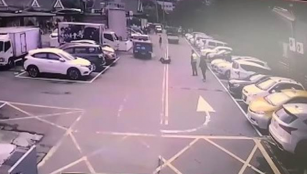 62歲女星殯儀館前出車禍！被車撞飛頭部著地，感嘆差點死在車輪下