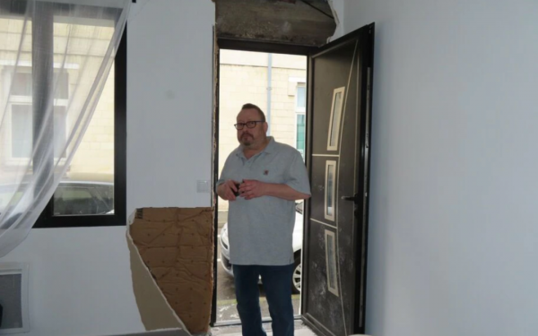 砸錯門打錯人，致人骨折住院，法國警方：兩扇門太像了