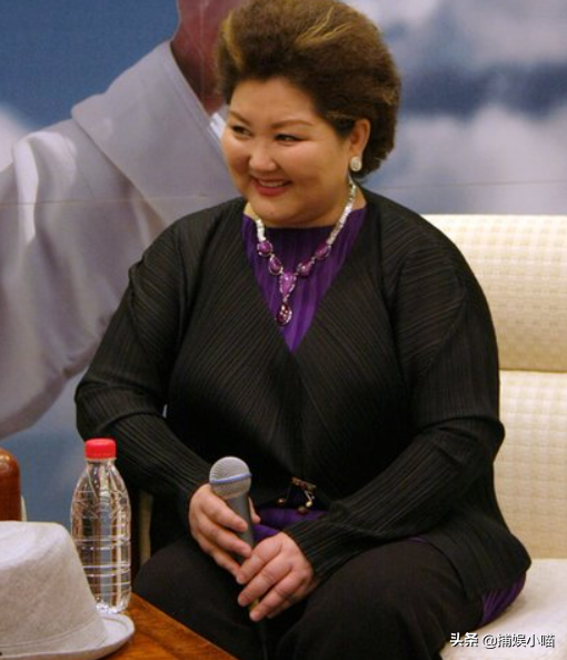 吉祥三寶一家三口現狀，爸爸病逝，媽媽成教授，女兒美出了新高度