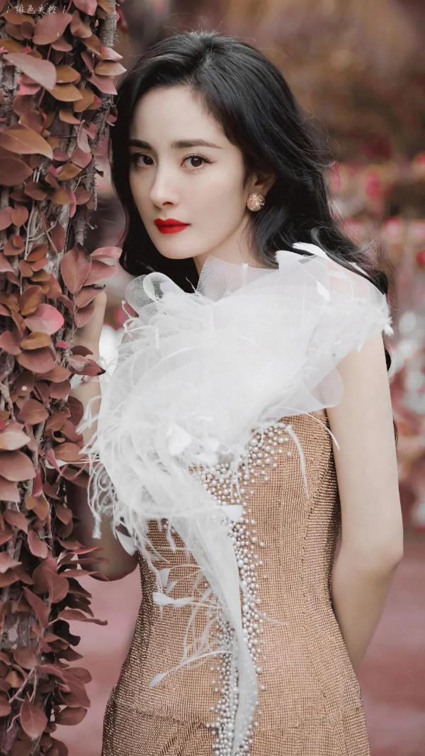 都說楊冪的腿舉世無雙