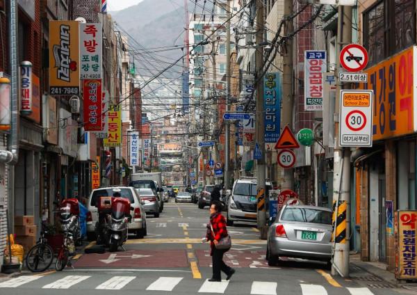 美國一天抽水1.4萬億，多個國家被迫宣佈加息，印度GDP卻漲破紀錄？