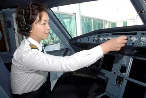 “王牌飛行員”劉宇環：南航史上首位女機長，誰說女子不如男