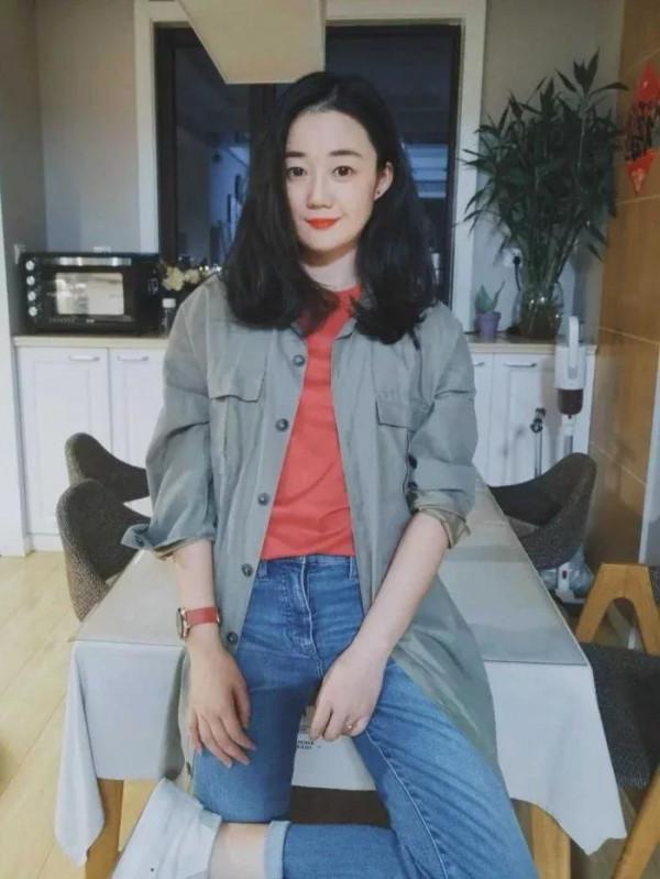 基礎款這麼穿更有氣質,淺綠色T恤配牛仔褲減齡時髦,青春感滿分 基礎款這麼穿更有氣質,淺綠色T恤配牛仔褲減齡時髦,青春感滿分