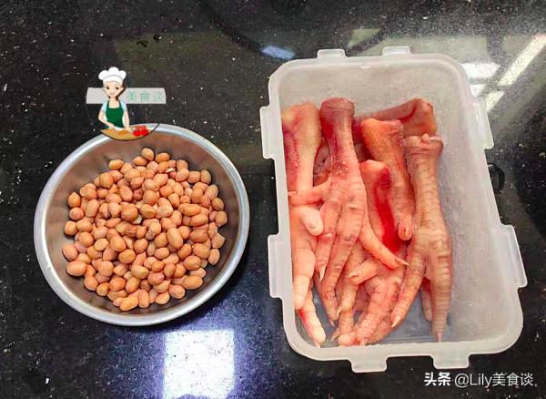 它倆一起煮是絕配，燜一燜鮮美極了，女人下飯男人下酒，越啃越香