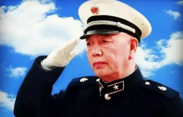 1982年，時年66歲的劉華清擔任海軍司令員，視察後下定決心要整頓