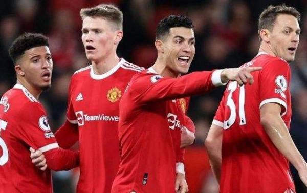 凌晨4點，曼聯做出無奈決定！C羅很失望，球迷狠批：耽誤球王巔峰