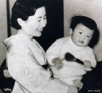 她是日本公主嫁中國人，主動要求加入中國籍，反對女兒嫁日本人