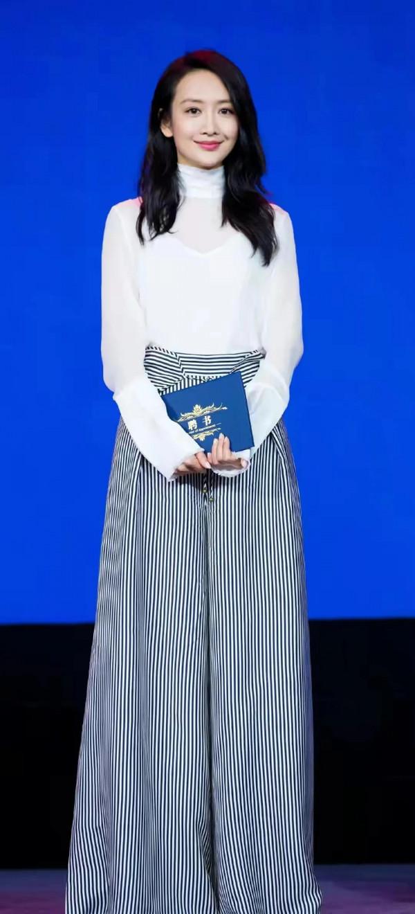 王鷗有種特殊氣質：月上柳俏頭，人約黃昏後