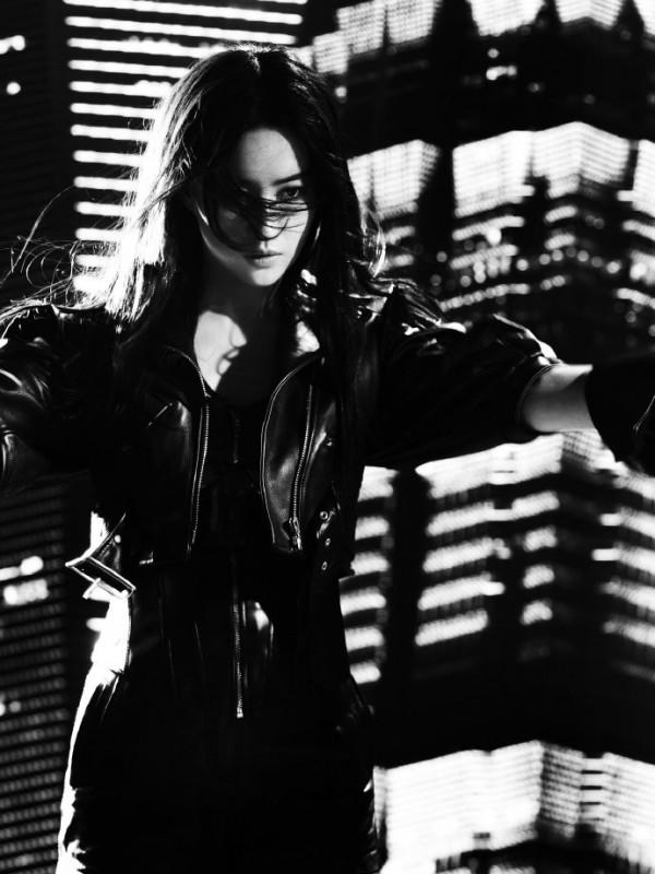 劉亦菲皮衣機車大片，看了直呼好颯