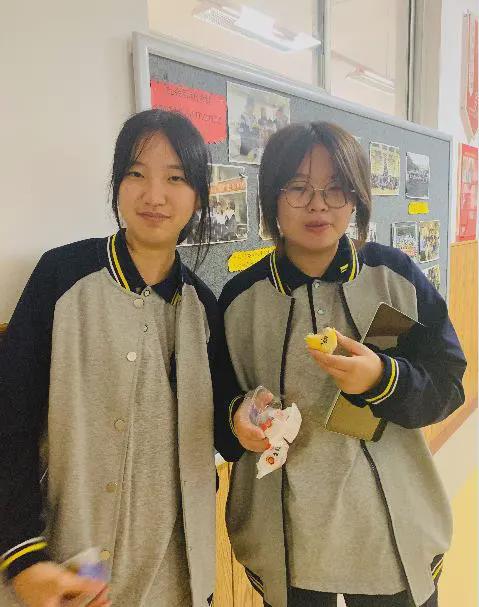 中英燈謎、九大遊戲、牛人獎券…成外中加師生DIY歡度中秋佳節