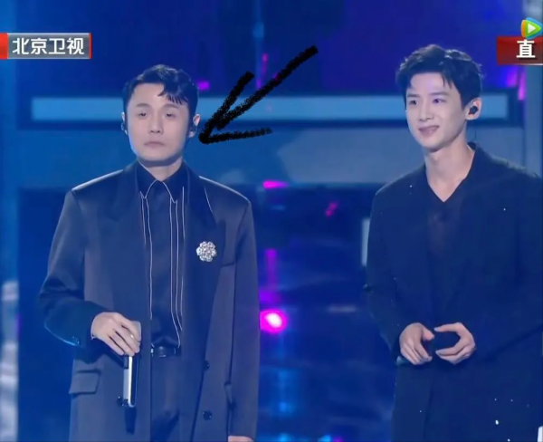 沸騰之夜全陣容:楊穎眉毛一粗一細,蔡徐坤挑眉笑,李榮浩臉好方 沸騰之夜全陣容:楊穎眉毛一粗一細,蔡徐坤挑眉笑,李榮浩臉好方