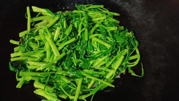 空心菜別直接炒，廣西大伯教我多加這一步，脆嫩不發黑