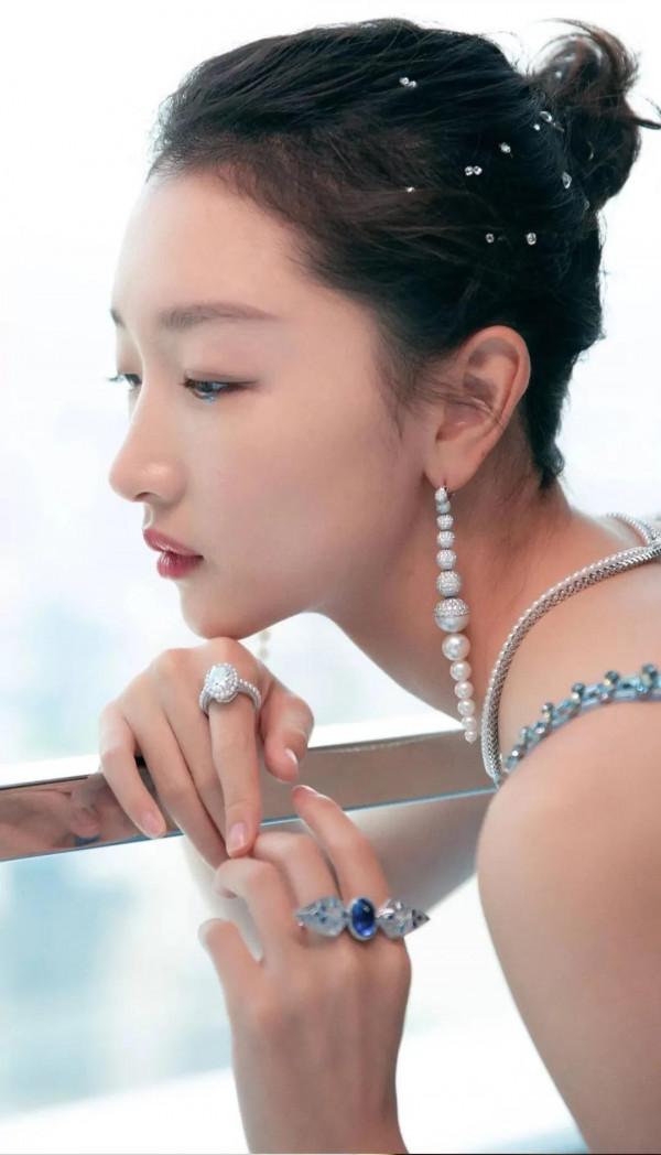 周冬雨看時間長了,也挺耐看 周冬雨看時間長了,也挺耐看