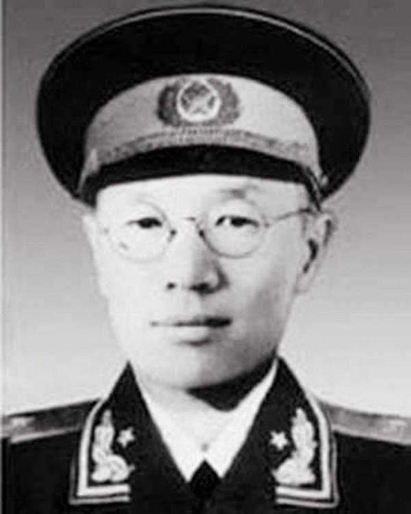 一通訊員16歲參軍，歷經38年曆練，從上尉晉升為上將，他是誰