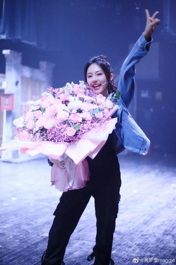 黃夢瑩加盟開心麻花,首演大獲成功,楊冪李現等眾星齊祝福 黃夢瑩加盟開心麻花,首演大獲成功,楊冪李現等眾星齊祝福