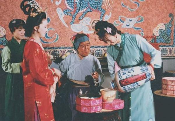 劉姥姥誇惜春像神仙託生的，打量了黛玉一番，反而不誇了？