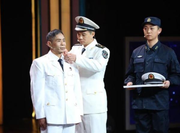 上陣父子兵！潛艇兵王王昌來服役35年，兒子是他的“頂頭上司”